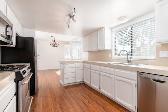 Building Photo - 410 Alta Vista Dr