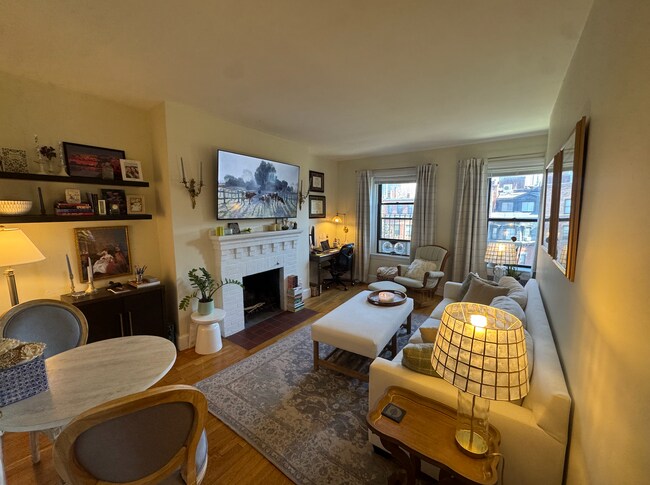 Building Photo - 456 Beacon St