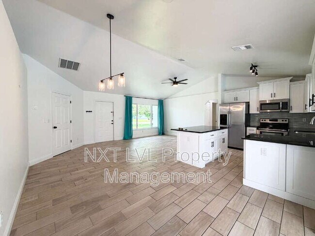 Building Photo - 631 SW 12th St