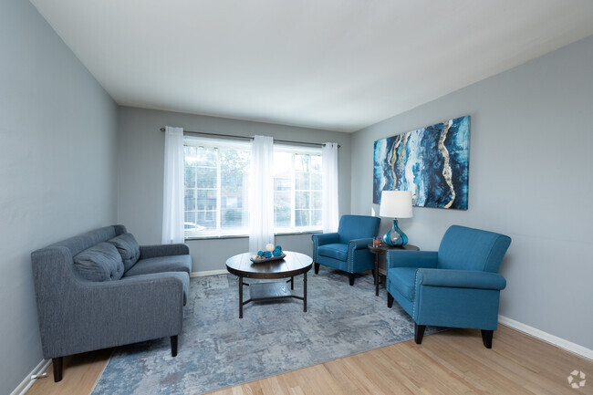 2BR, 1BA - 932SF - Living Room - Parkshire Apartment