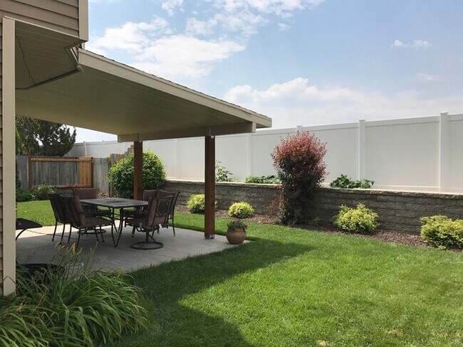 Building Photo - Spacious West Jordan 4 Bedroom!