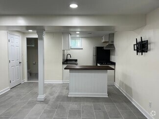 Building Photo - 8406 Spruce Hill Dr