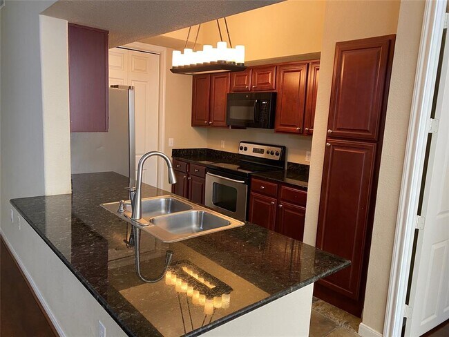 Building Photo - 7575 Kirby Dr
