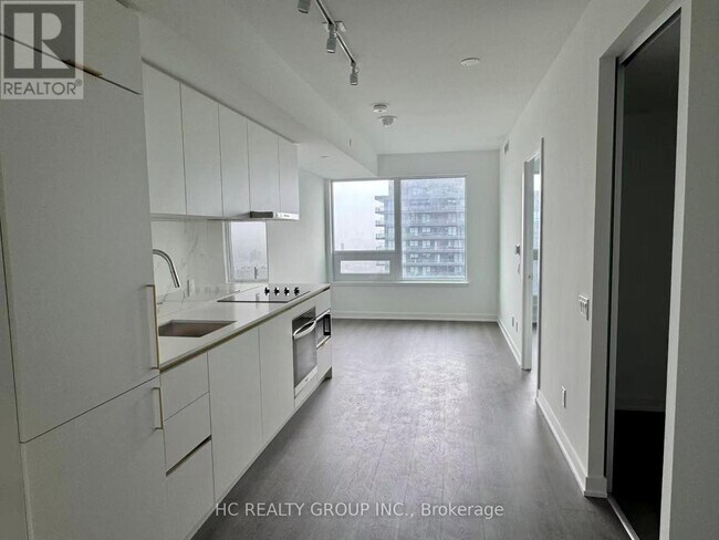 Photo du bâtiment - 8-4708 Wellesley St W