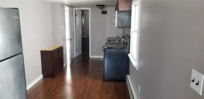 Building Photo - 101 C Ave APT 1-3