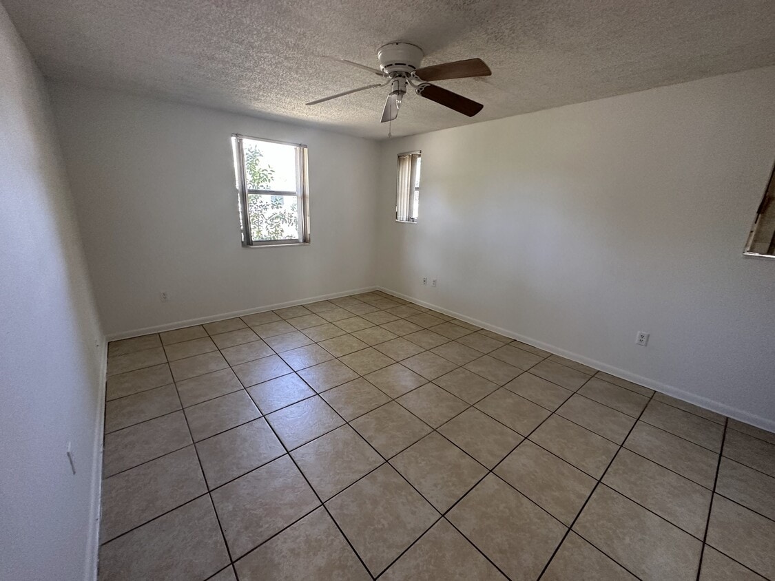 Building Photo - 14315 SW 39th Ct Rd