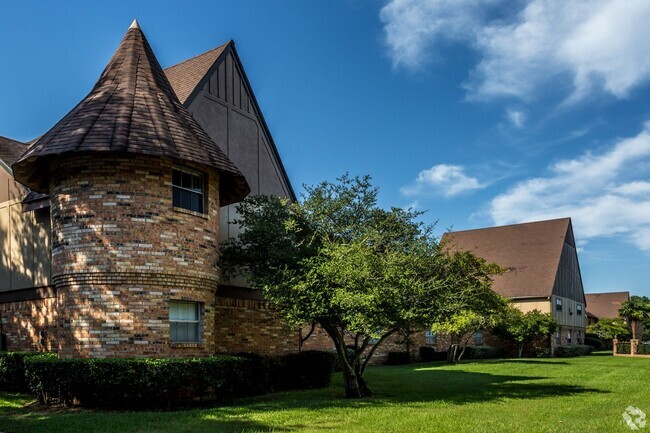 Building Photo - Castlewood Apartments