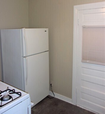 Foto del edificio - 1 BED 1 BATH DOWNSTAIRS GARAGE APT IN CAPITAL HILL AREA