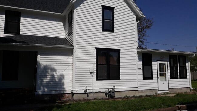 Building Photo - 1318 W 4th St