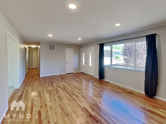 Building Photo - 3450 Pierremont Rd