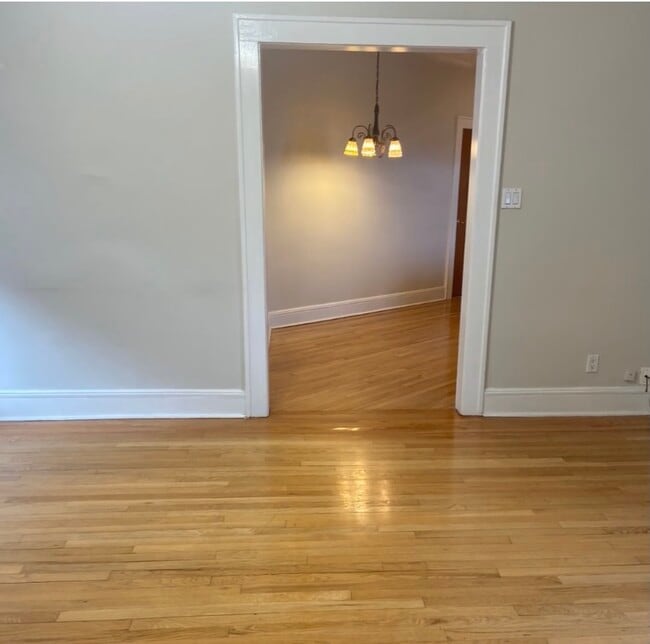 Building Photo - 553 Undercliff Ave