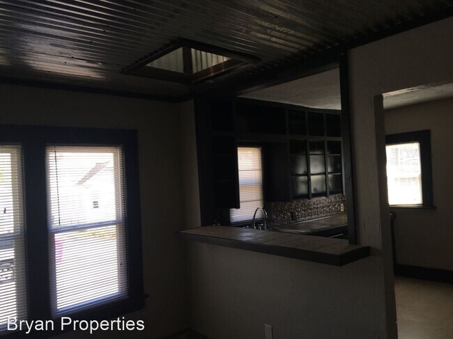 Building Photo - 3 br, 1 bath House - 1140 E. Delmar