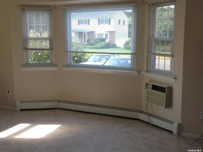 Foto del edificio - 6 Gaines Dr