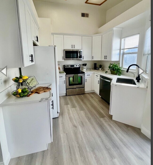 Foto del edificio - Remodeled 3 Bedroom Home for Rent in Rocklin