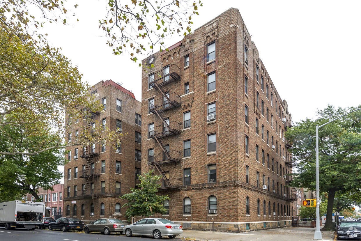 Primary Photo - 3285 33rd St