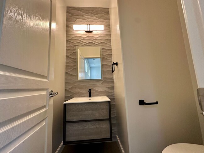 Building Photo - STYLISH SPACES FACING A GREENBELT DETACHED HOME | BLOCKS FROM EVERYTHING