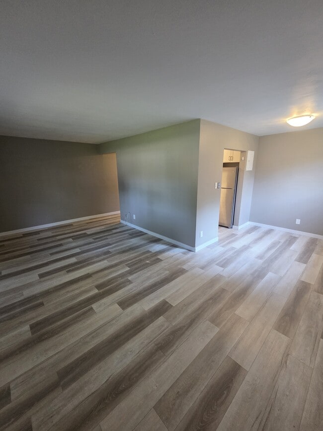 Building Photo - 10 Esson St