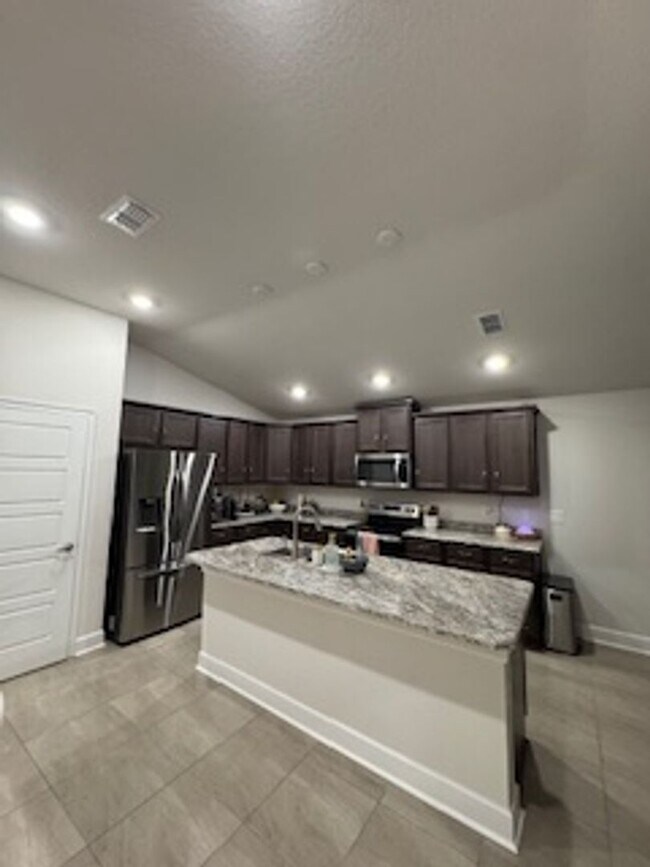 Foto del edificio - Beautiful 3/2/2 in Sawmill creek community! Lawn care included, water view, community pool...