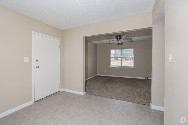 1BR, 1BA - 620SF - Living and Dining Area - Carleton Crossing