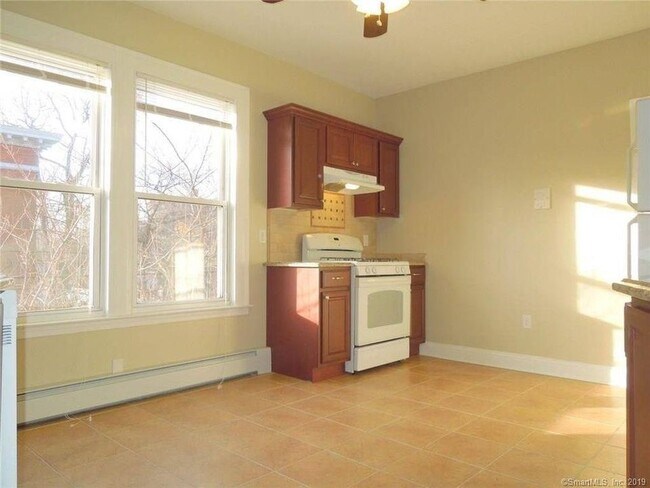Kitchen - 79 Warren St