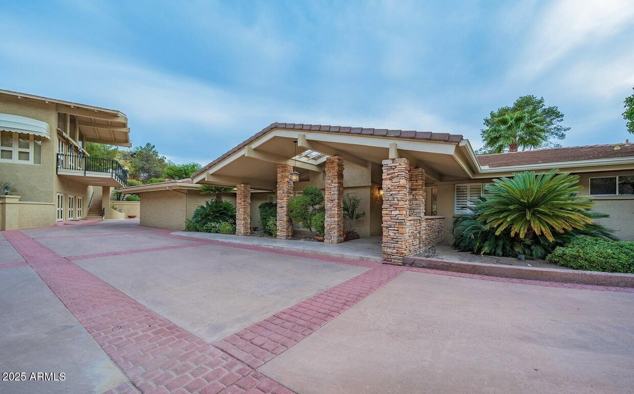 Primary Photo - 3500 E Lincoln Dr