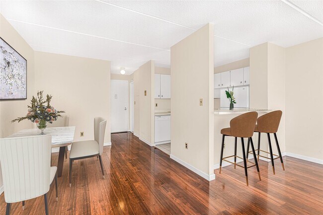 Foto del edificio - 1155 Warburton Ave