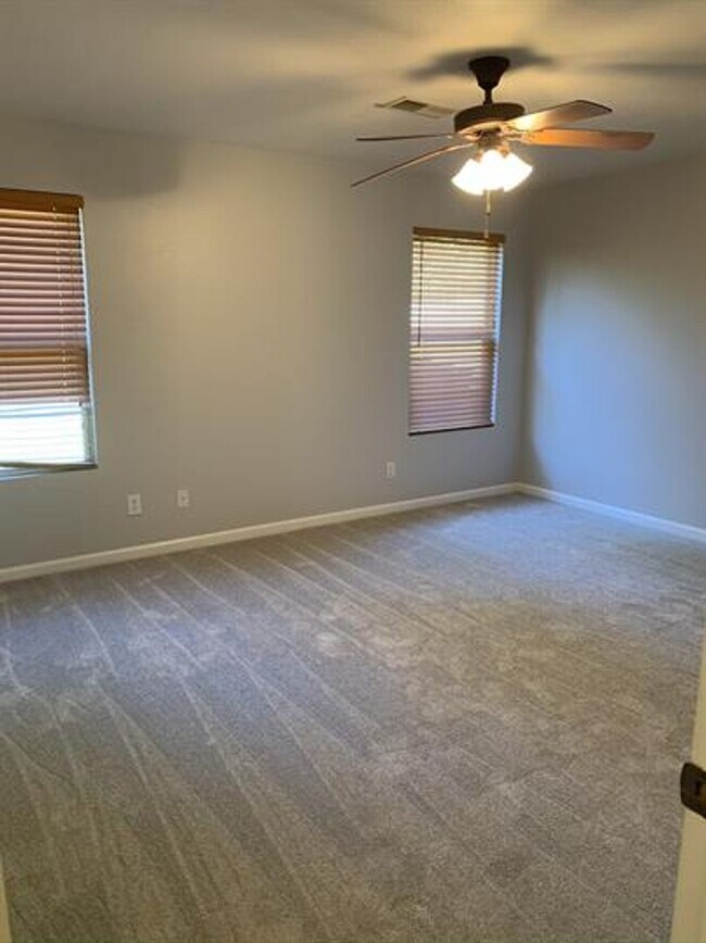 Building Photo - 406 Jasmine Dr
