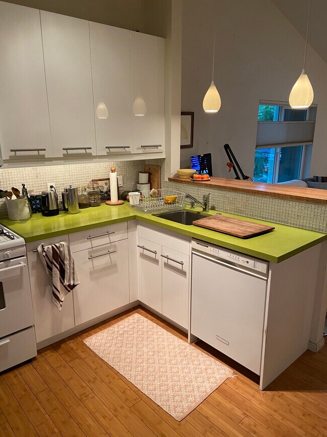 KITCHEN - 137 N Oak Knoll Ave