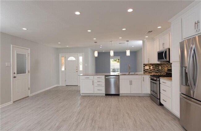 Building Photo - 2502 Candlewood Ct