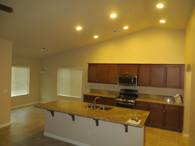 Building Photo - East Fresno Home, 4BR/2BA, 3 Car Garage,  ...