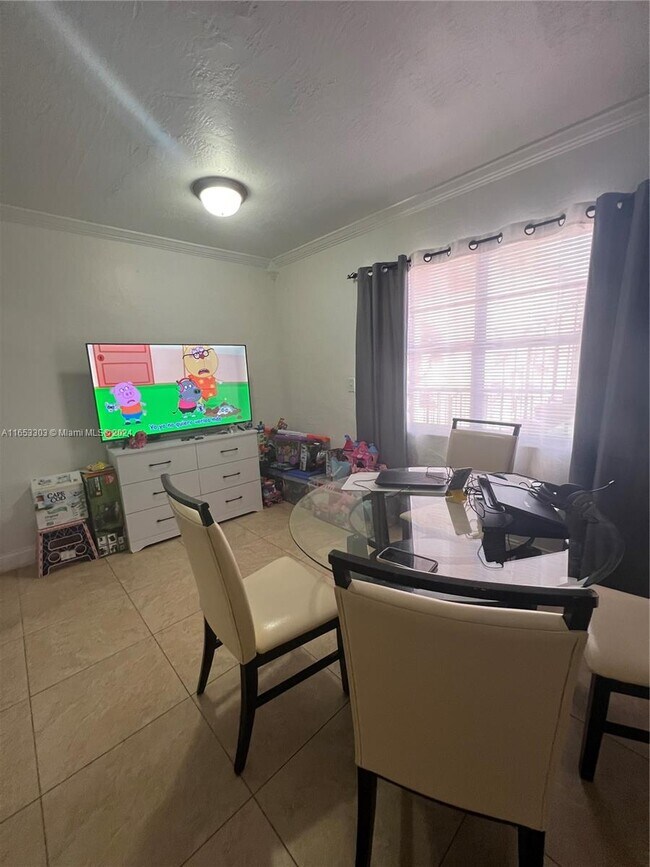 Building Photo - 1230 W 54th St