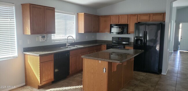 Building Photo - 4631 W Shumway Farm Rd