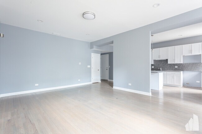 Building Photo - 5130 S Greenwood Ave