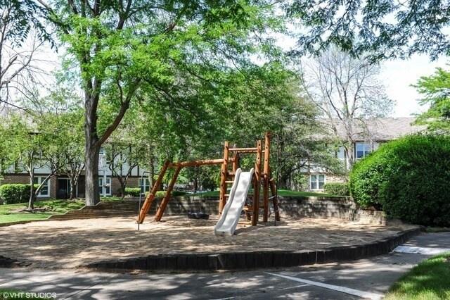 Foto del edificio - 1426 Clairmont Ct