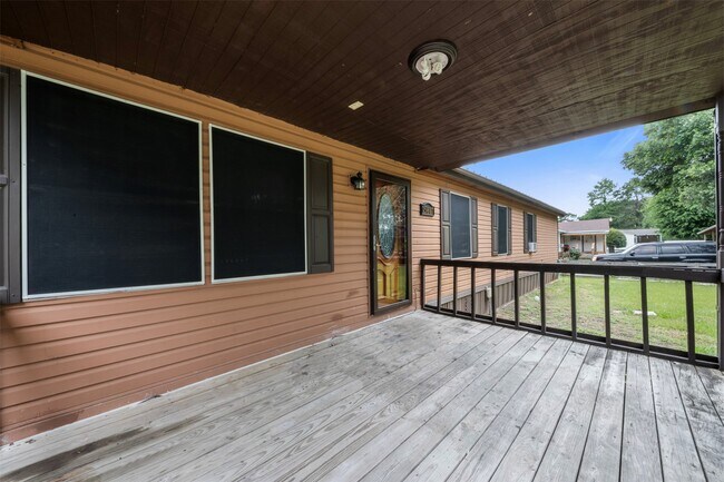 Foto del edificio - 15807 Cypress Garden Dr