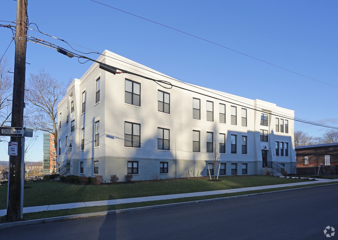 Primary Photo - 487 Nott St