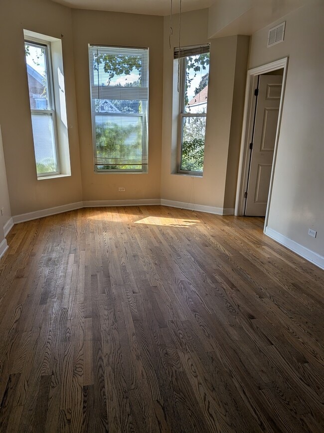 Foto del edificio - 5031 S Hermitage Ave