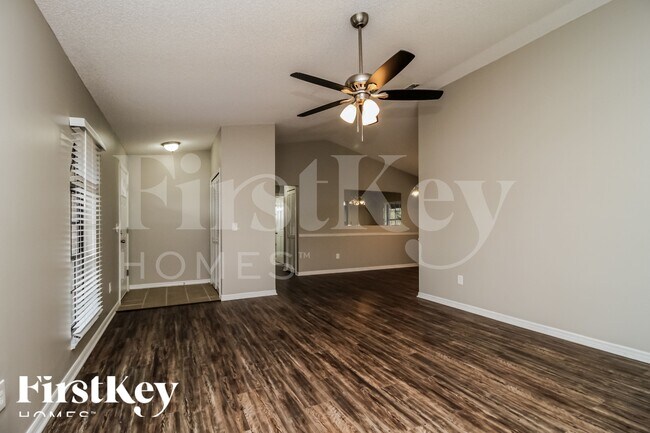 Foto del edificio - 836 Sylvia Dr