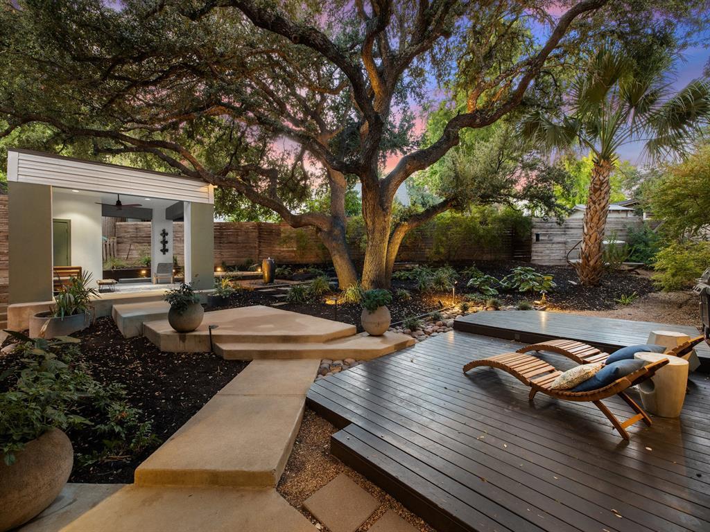 Primary Photo - 2700 De Soto Dr