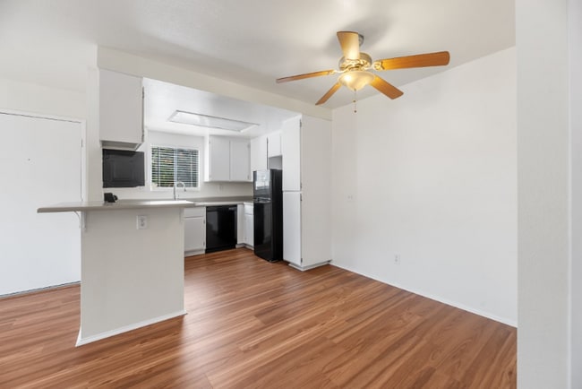 Foto del edificio - 215 Woodland Pkwy