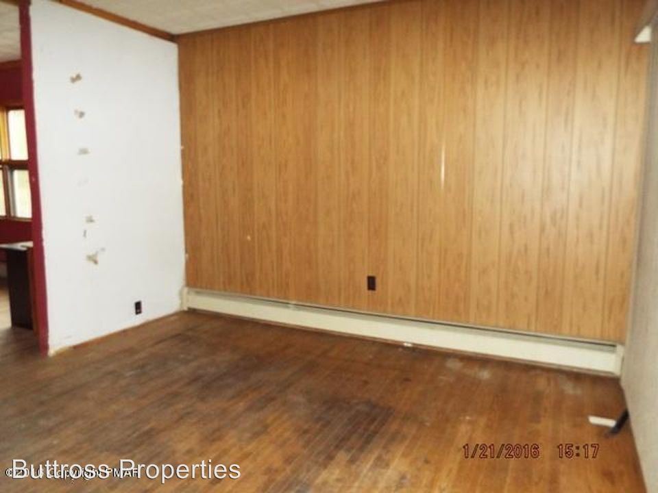 Building Photo - 3 br, 1 bath House - 1018 E Main St