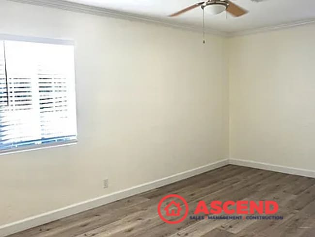 Building Photo - 3 Bedroom Home Off Oak St. Near Downtown