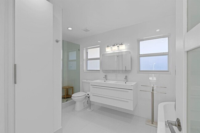 Building Photo - Southeast 7th Avenue, Pompano Beach, FL 33060 - 3 BR 3 BA house