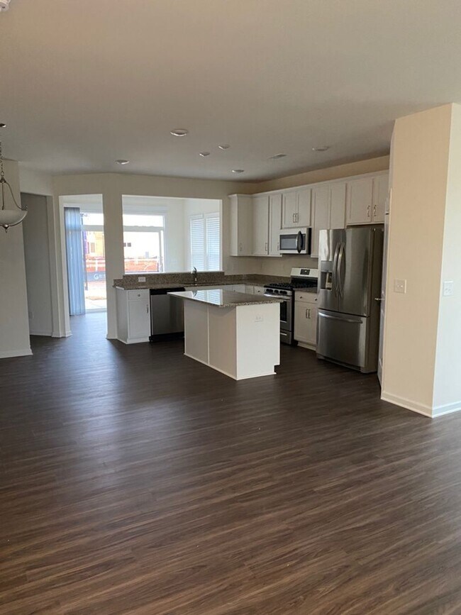 Foto del edificio - Townhome with 3 BR/2.5BA one car garage lo...