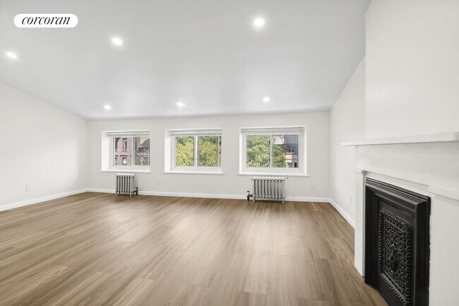 Building Photo - 538 Monroe St
