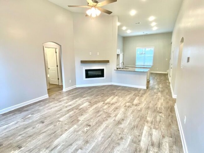 Foto del edificio - Now Leasing a 5 Bedroom 3 Bath Home in Byh...