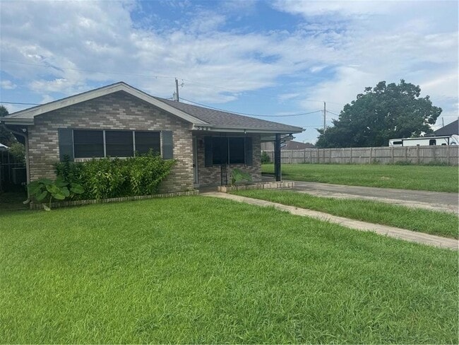 Building Photo - 324 Chinchilla Dr