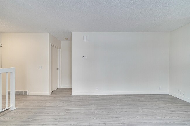 Building Photo - Central Heights Townhomes I