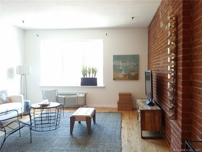 Building Photo - 32 Haviland St