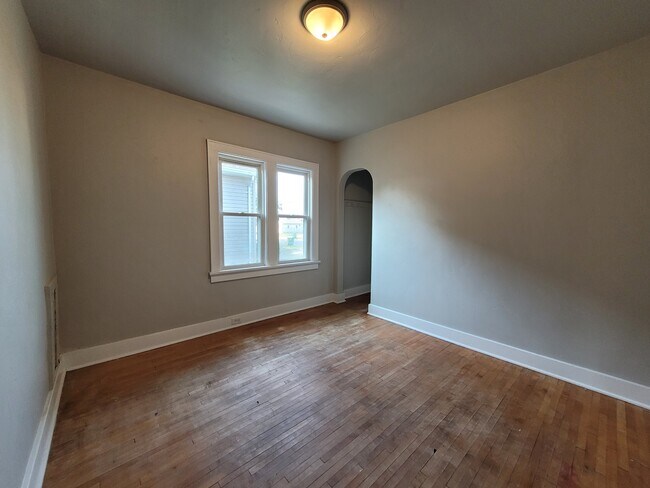 Building Photo - 611 Abrams St